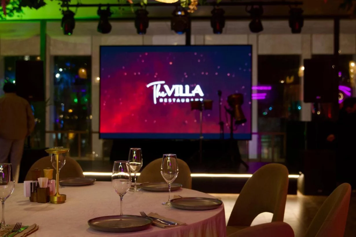 Интерьер/Экстерьер/Банкетная зона/Бар/Стол для двоих/Вход/Главный зал/Lounge зона ресторан The Villa фото