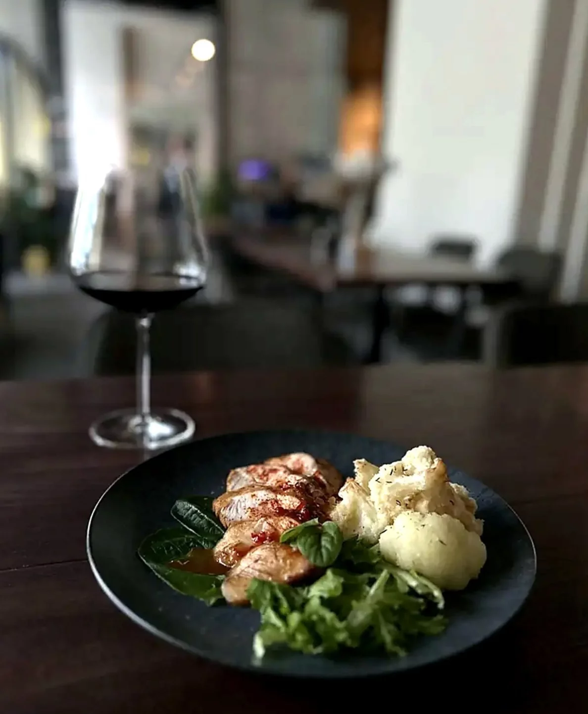 Интерьер/Экстерьер/Банкетная зона/Бар/Стол для двоих/Вход/Главный зал/Lounge зона ресторан Брют фото