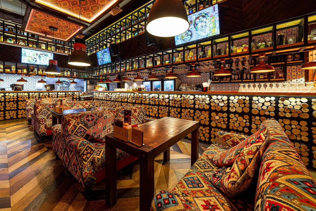 Интерьер/Экстерьер/Банкетная зона/Бар/Стол для двоих/Вход/Главный зал/Lounge зона ресторан ПхалиХинкали фото