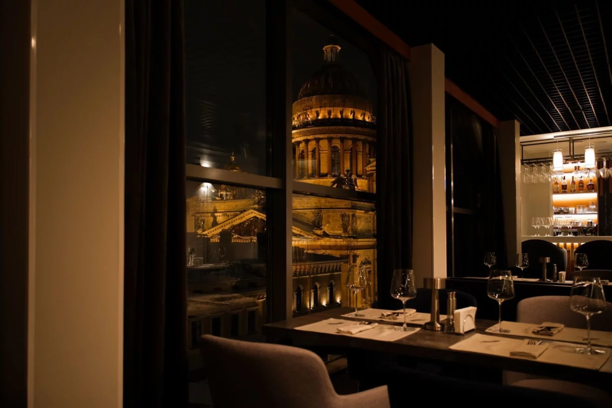 Интерьер/Экстерьер/Банкетная зона/Бар/Стол для двоих/Вход/Главный зал/Lounge зона ресторан 7. Sedmъ фото