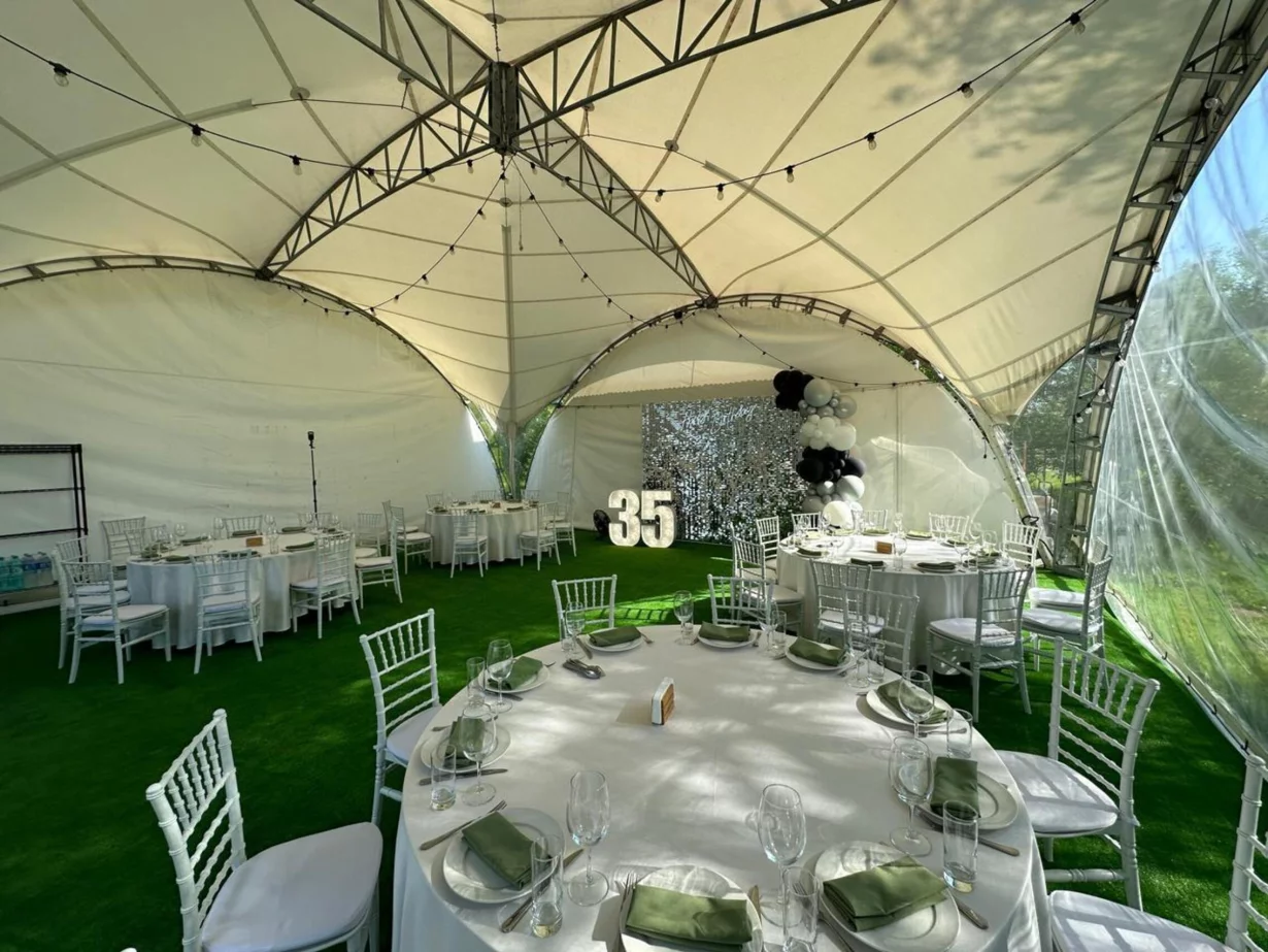 Интерьер/Экстерьер/Банкетная зона/Бар/Стол для двоих/Вход/Главный зал/Lounge зона ресторан Берег фото