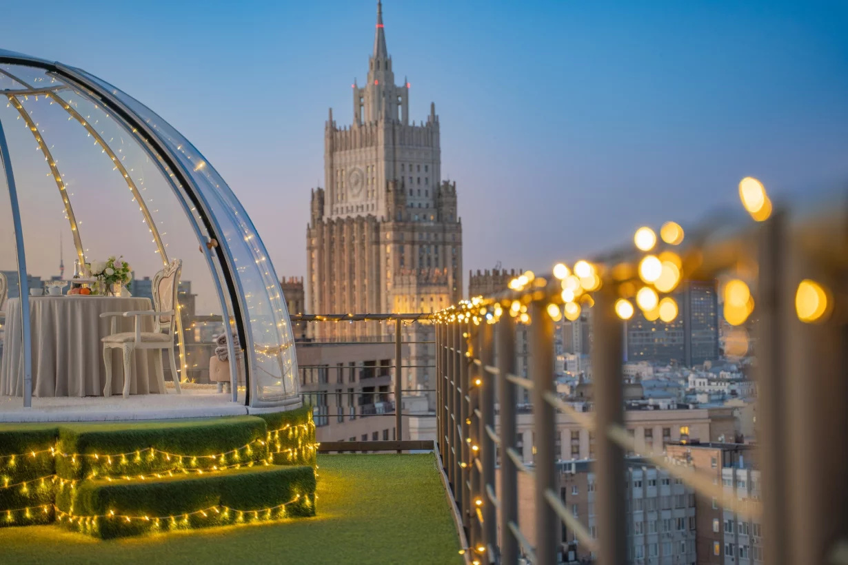 Интерьер/Экстерьер/Банкетная зона/Бар/Стол для двоих/Вход/Главный зал/Lounge зона лофт One Love фото