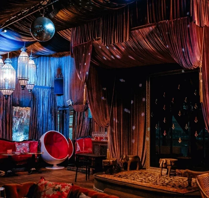 Интерьер/Экстерьер/Банкетная зона/Бар/Стол для двоих/Вход/Главный зал/Lounge зона ресторанный комплекс Soho Rooms фото