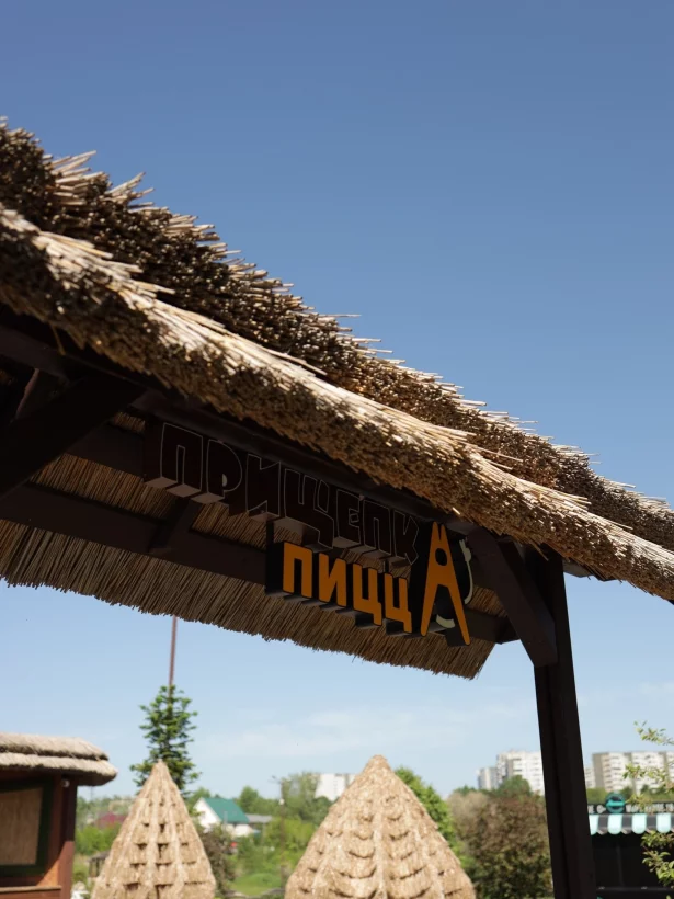 Интерьер/Экстерьер/Банкетная зона/Бар/Стол для двоих/Вход/Главный зал/Lounge зона пиццерия Прищепка пицца фото