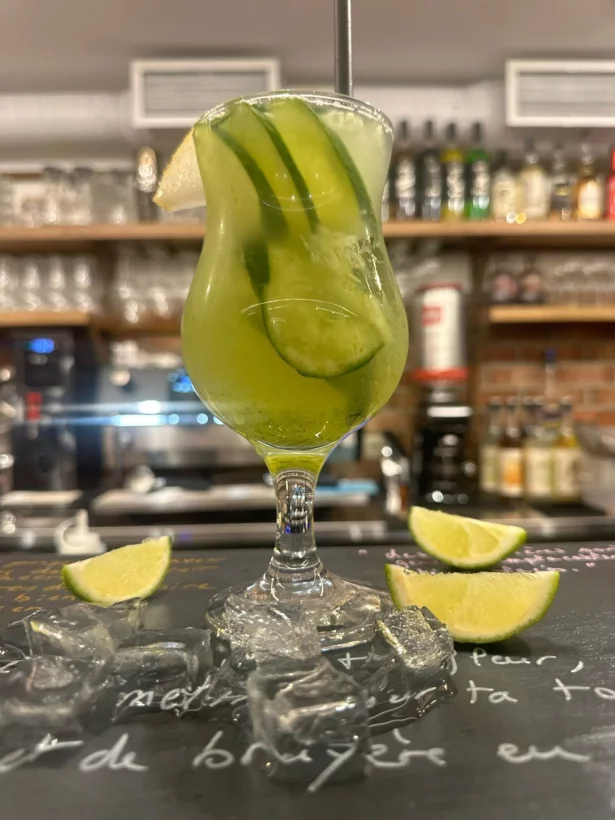 Интерьер/Экстерьер/Банкетная зона/Бар/Стол для двоих/Вход/Главный зал/Lounge зона ресторан Le Bistrot de la Ferm фото