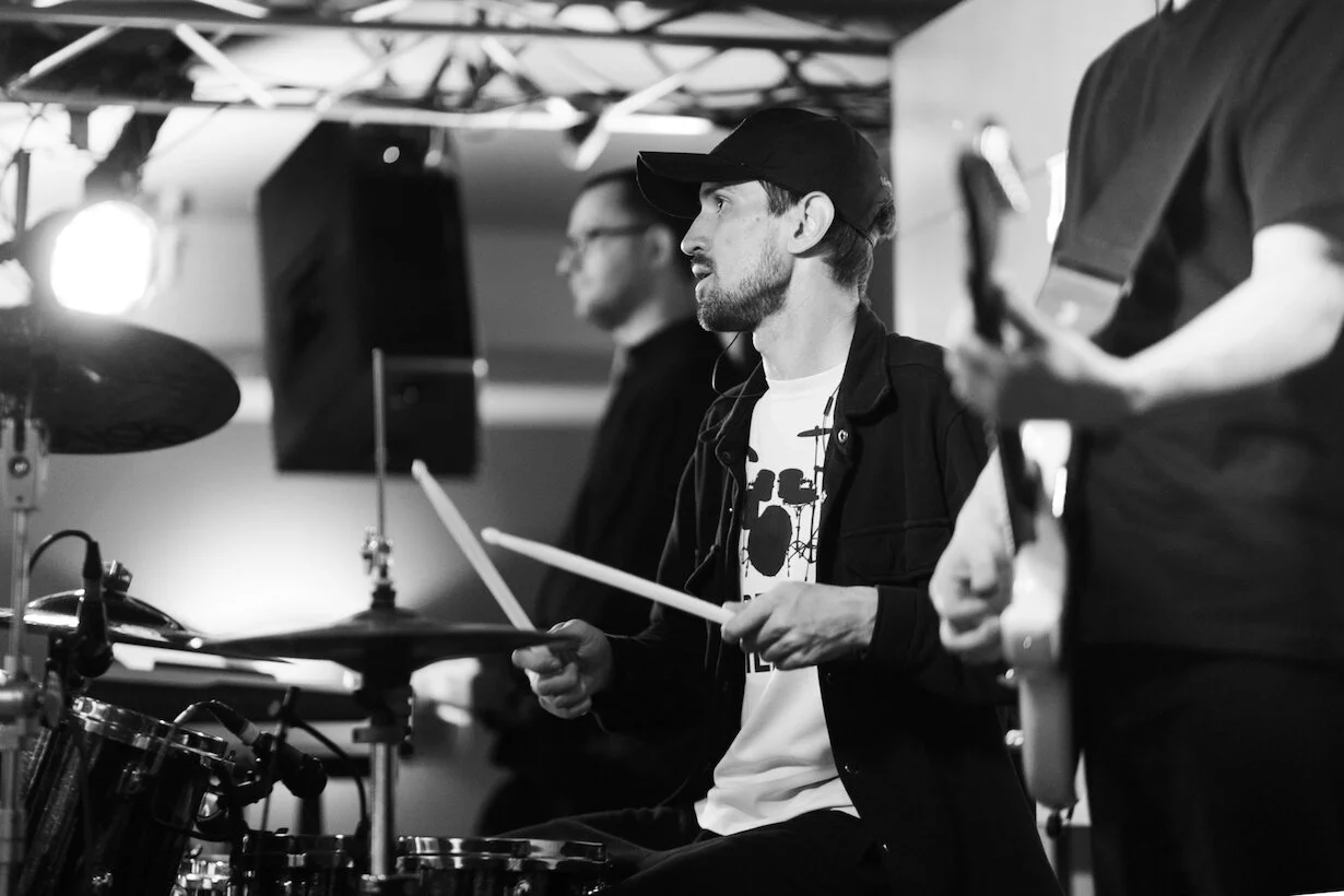 Интерьер/Экстерьер/Банкетная зона/Бар/Стол для двоих/Вход/Главный зал/Lounge зона караоке-клуб Grammy's Караоке фото