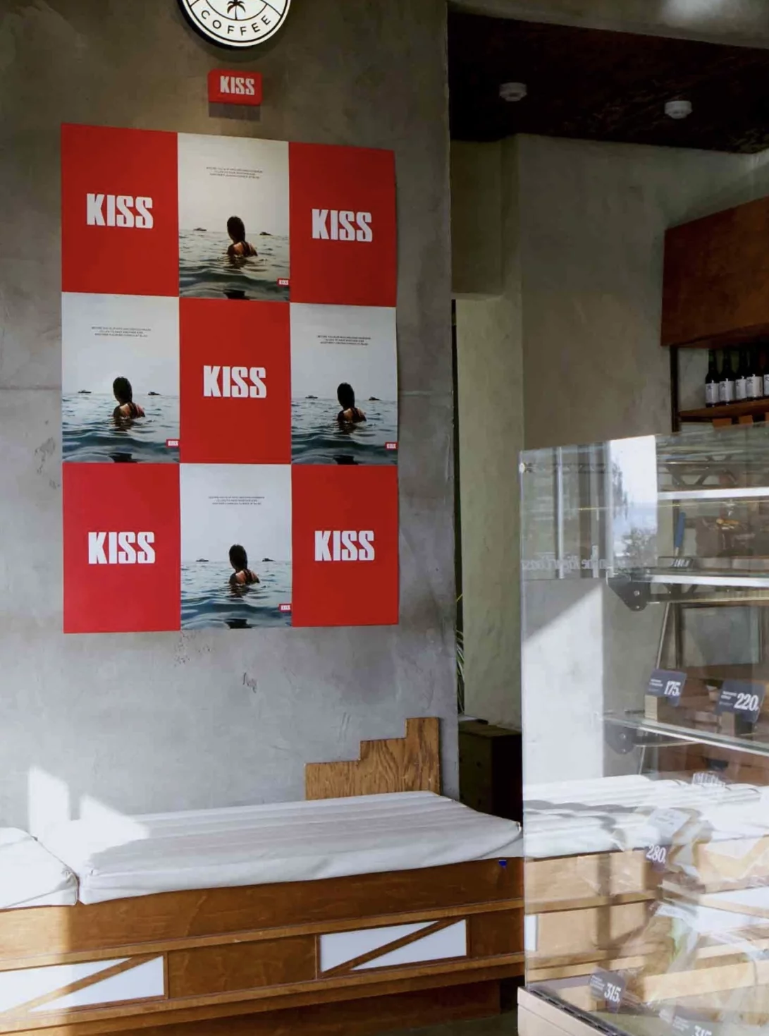 Интерьер/Экстерьер/Банкетная зона/Бар/Стол для двоих/Вход/Главный зал/Lounge зона кофейня Surf Coffee фото