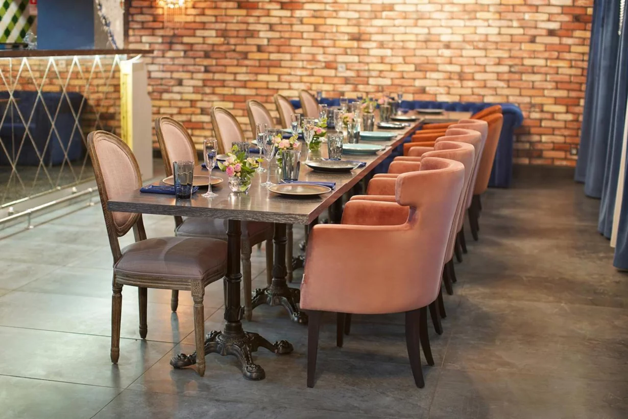 Интерьер/Экстерьер/Банкетная зона/Бар/Стол для двоих/Вход/Главный зал/Lounge зона ресторан Regul фото