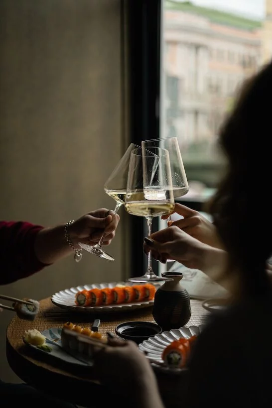 Интерьер/Экстерьер/Банкетная зона/Бар/Стол для двоих/Вход/Главный зал/Lounge зона ресторан Ro фото