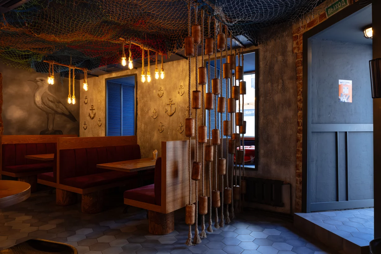 Интерьер/Экстерьер/Банкетная зона/Бар/Стол для двоих/Вход/Главный зал/Lounge зона бар Моряк и чайка фото
