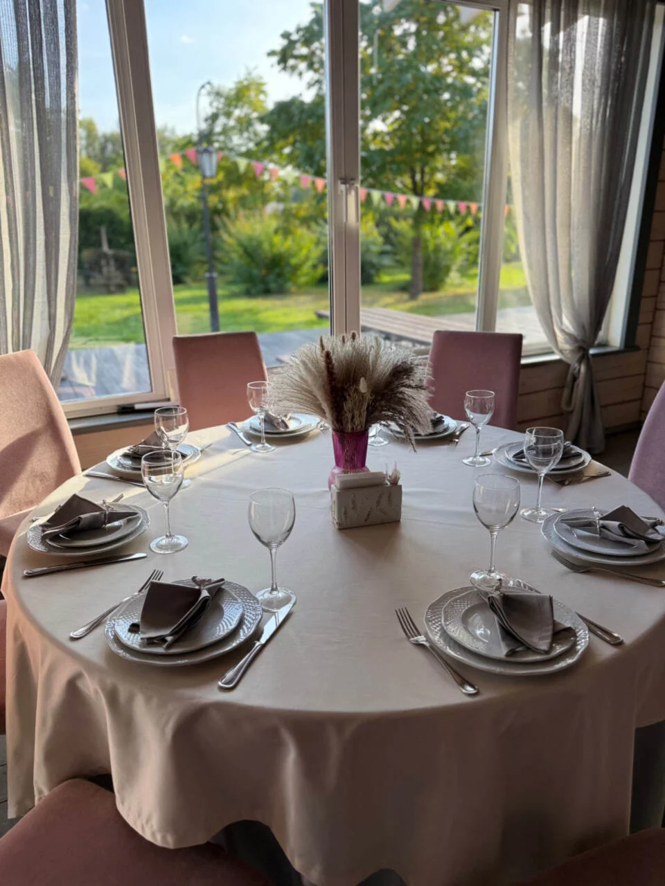 Интерьер/Экстерьер/Банкетная зона/Бар/Стол для двоих/Вход/Главный зал/Lounge зона ресторан Николо-поле фото