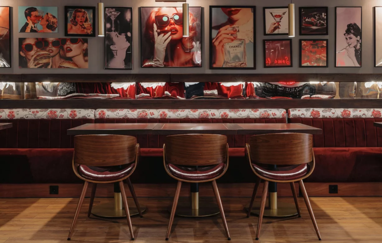 Интерьер/Экстерьер/Банкетная зона/Бар/Стол для двоих/Вход/Главный зал/Lounge зона бар Groodki фото