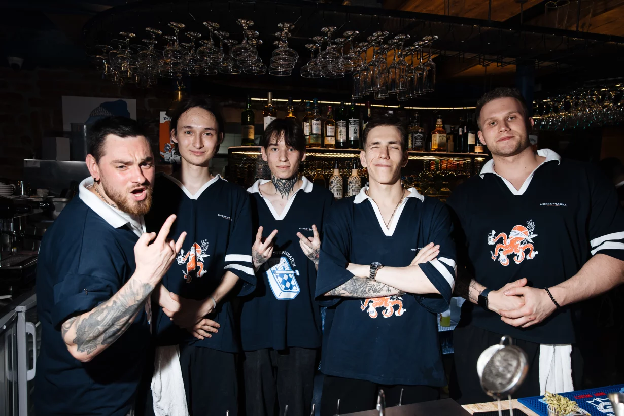 Интерьер/Экстерьер/Банкетная зона/Бар/Стол для двоих/Вход/Главный зал/Lounge зона бар Моряк и чайка фото