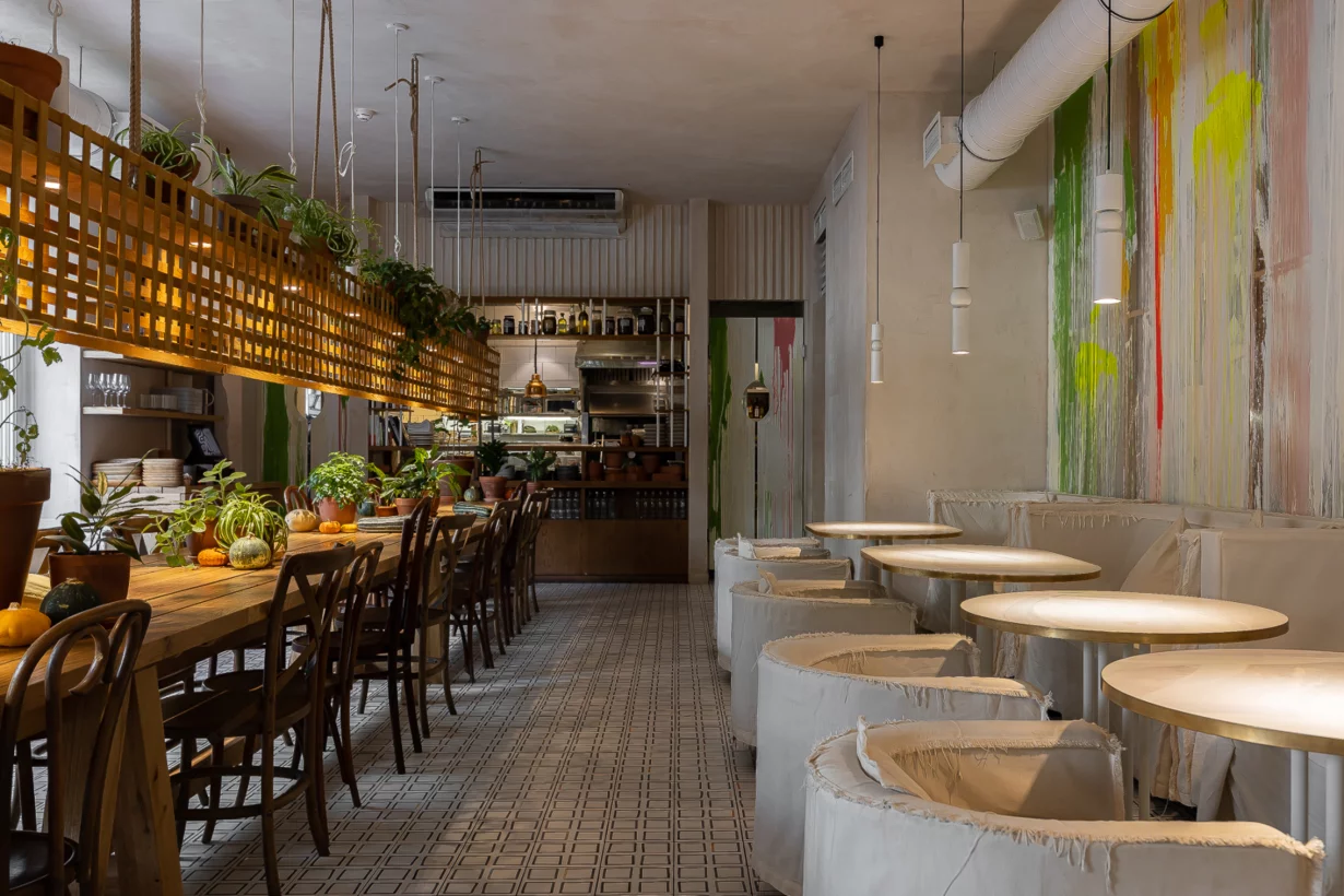 Интерьер/Экстерьер/Банкетная зона/Бар/Стол для двоих/Вход/Главный зал/Lounge зона ресторан Animals фото