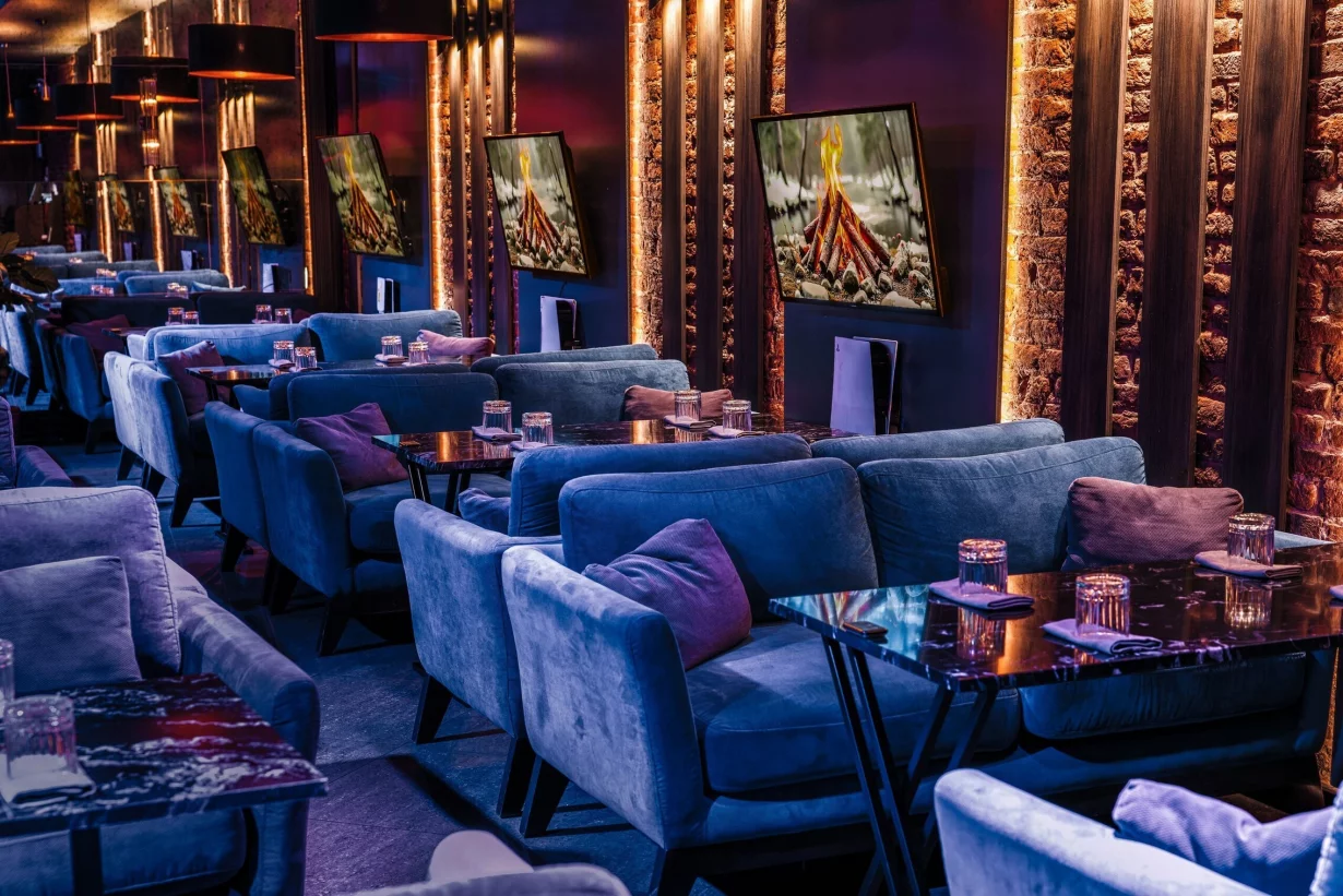 Интерьер/Экстерьер/Банкетная зона/Бар/Стол для двоих/Вход/Главный зал/Lounge зона ресторан Look фото