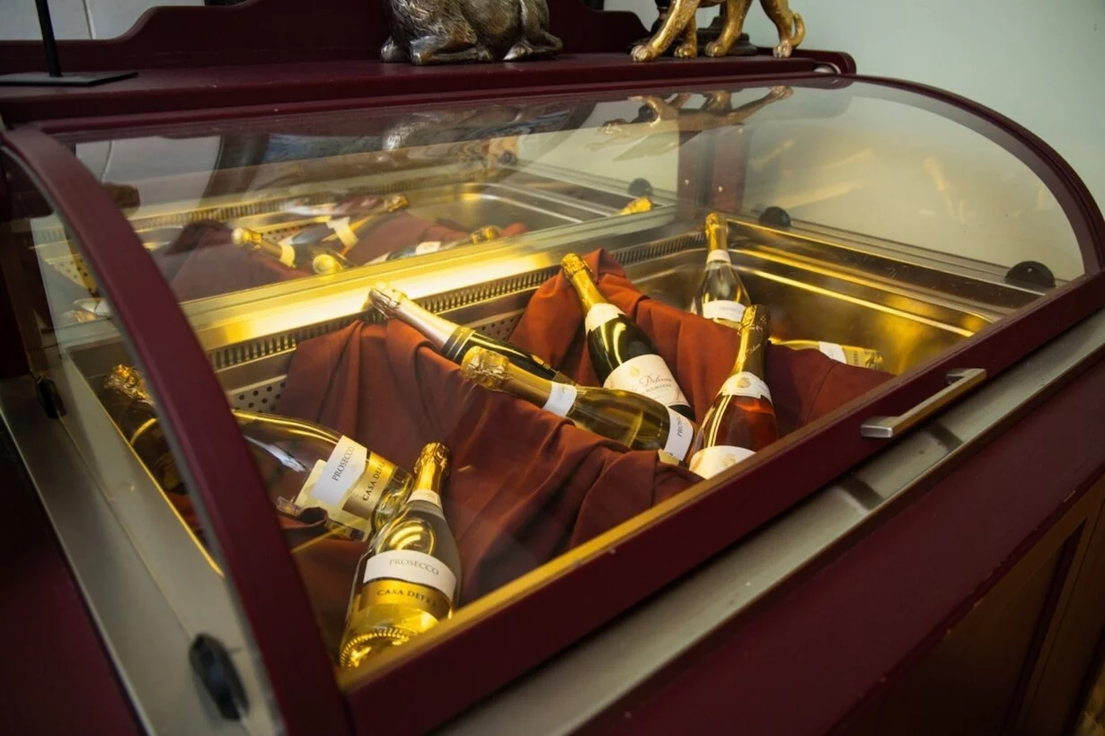 Интерьер/Экстерьер/Банкетная зона/Бар/Стол для двоих/Вход/Главный зал/Lounge зона ресторан Lauren Parker фото