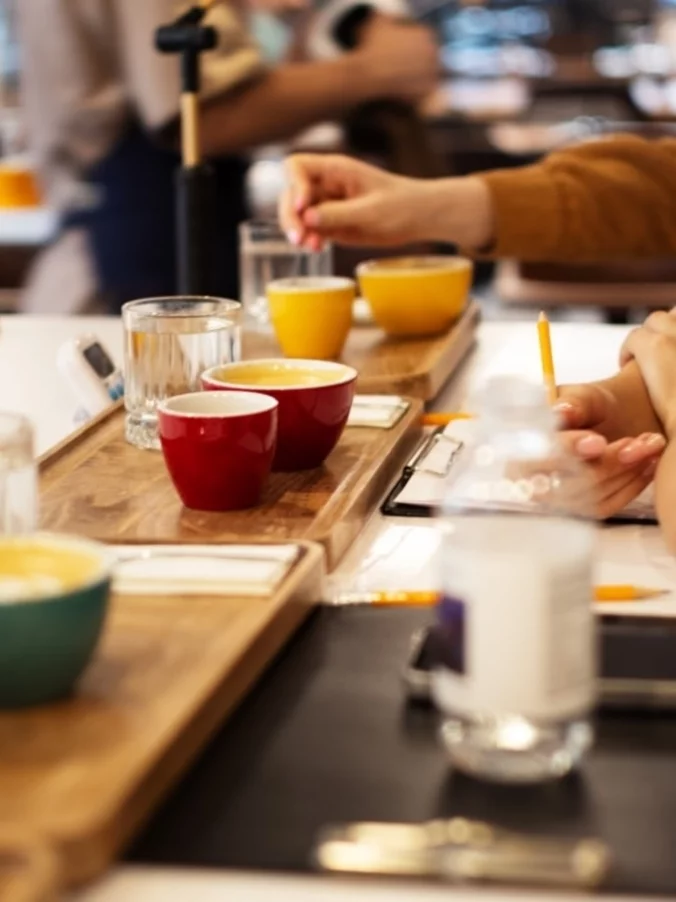 Интерьер/Экстерьер/Банкетная зона/Бар/Стол для двоих/Вход/Главный зал/Lounge зона кофейня Академия кофе фото