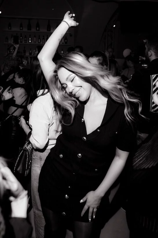 Интерьер/Экстерьер/Банкетная зона/Бар/Стол для двоих/Вход/Главный зал/Lounge зона клуб Department 57 фото