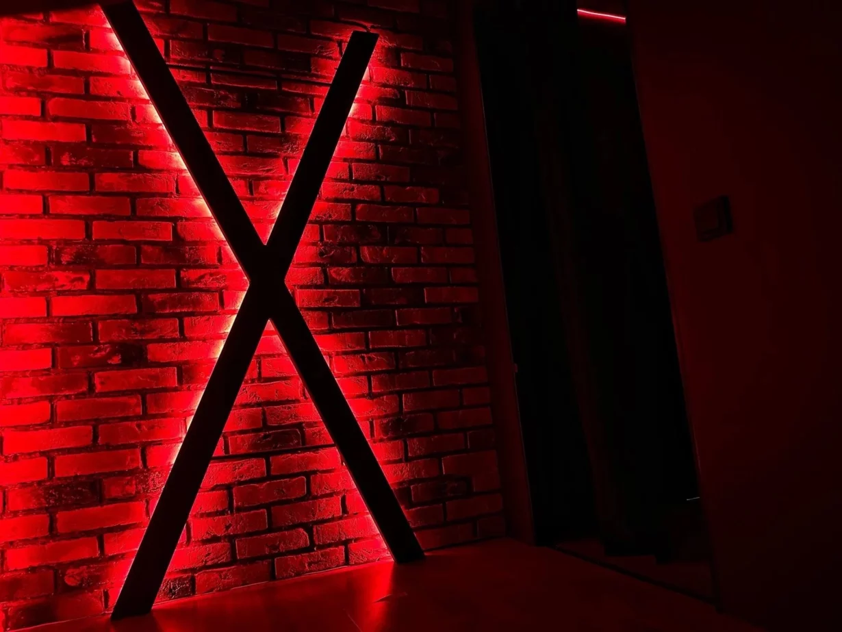 Интерьер/Экстерьер/Банкетная зона/Бар/Стол для двоих/Вход/Главный зал/Lounge зона клуб Delight фото