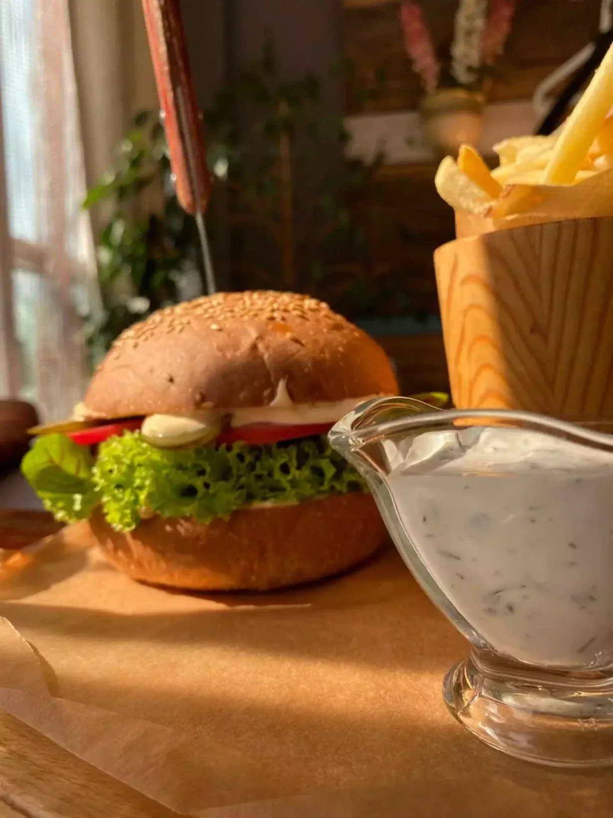 Интерьер/Экстерьер/Банкетная зона/Бар/Стол для двоих/Вход/Главный зал/Lounge зона кафе МишЛен фото