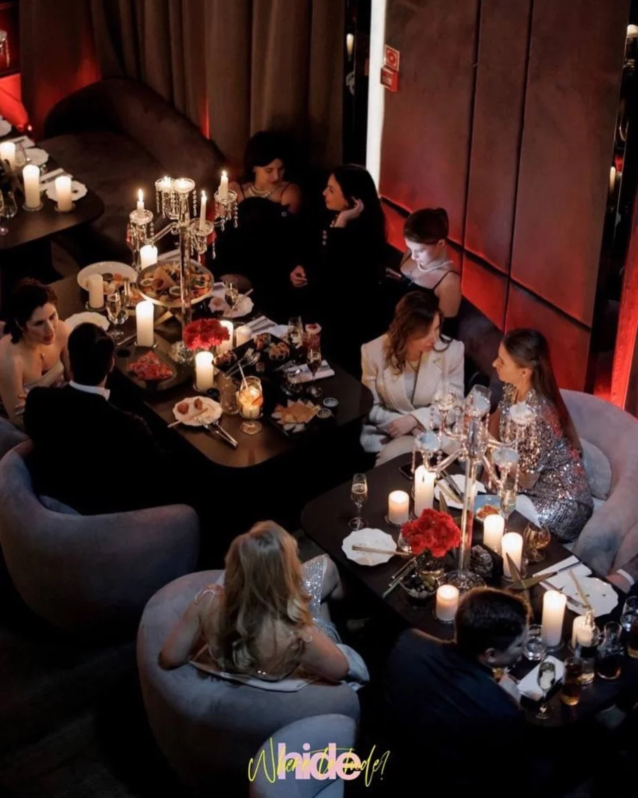 Интерьер/Экстерьер/Банкетная зона/Бар/Стол для двоих/Вход/Главный зал/Lounge зона ресторан Hide фото