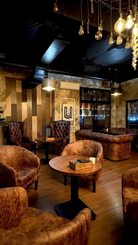 Интерьер/Экстерьер/Банкетная зона/Бар/Стол для двоих/Вход/Главный зал/Lounge зона лаунж Chorse Lounge фото