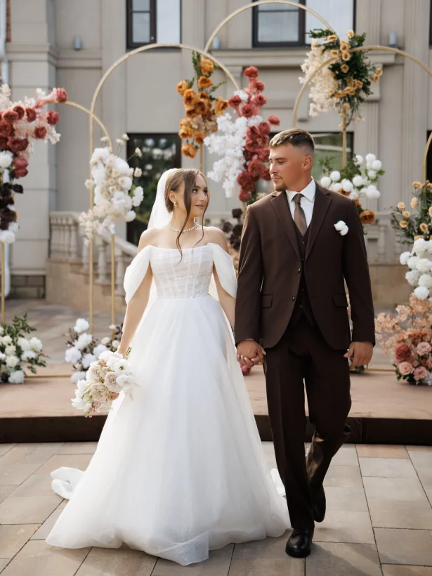 Интерьер/Экстерьер/Банкетная зона/Бар/Стол для двоих/Вход/Главный зал/Lounge зона ресторан Графский парк фото