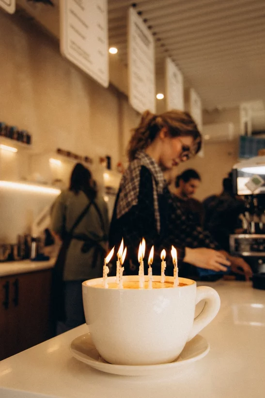 Интерьер/Экстерьер/Банкетная зона/Бар/Стол для двоих/Вход/Главный зал/Lounge зона кофейня Академия кофе фото