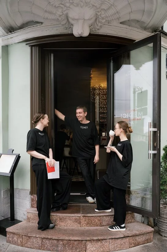 Интерьер/Экстерьер/Банкетная зона/Бар/Стол для двоих/Вход/Главный зал/Lounge зона ресторан Lorenzo Medici фото