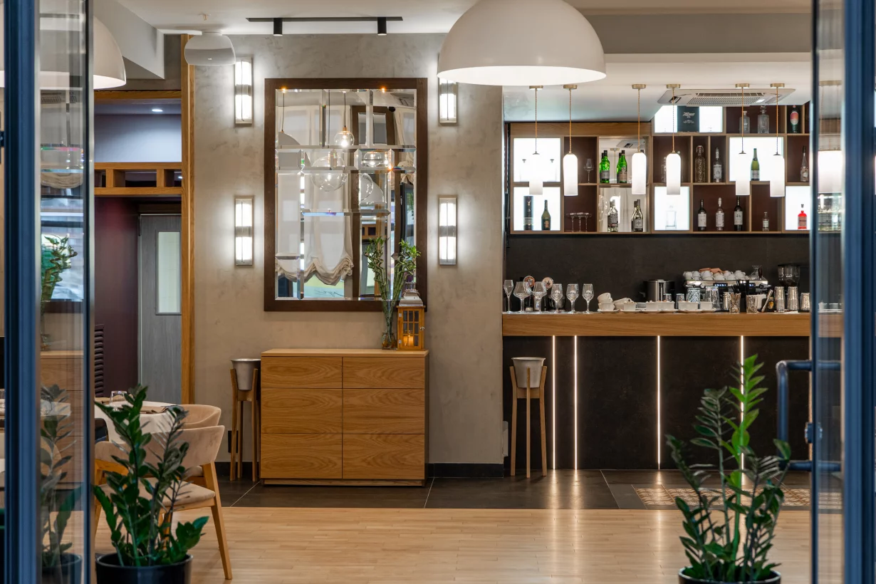 Интерьер/Экстерьер/Банкетная зона/Бар/Стол для двоих/Вход/Главный зал/Lounge зона ресторан Луч фото