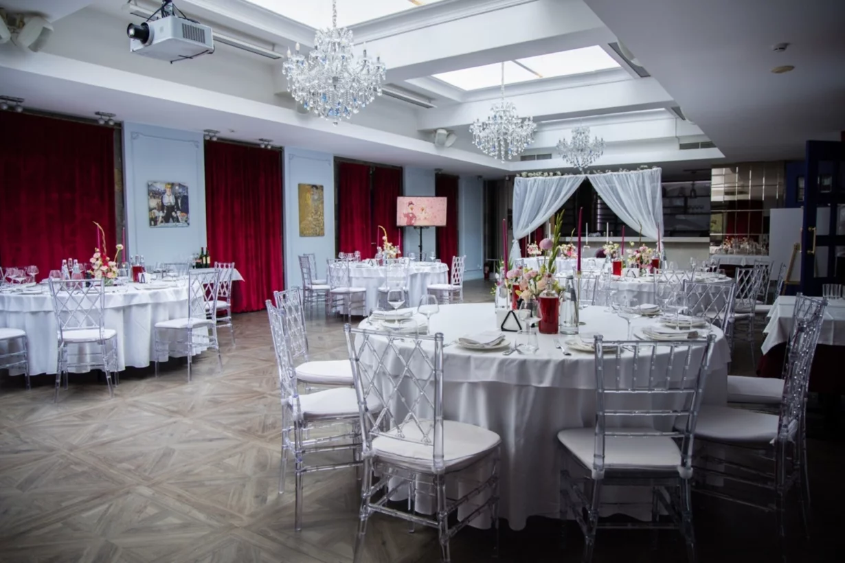 Интерьер/Экстерьер/Банкетная зона/Бар/Стол для двоих/Вход/Главный зал/Lounge зона ресторан Lauren Parker фото