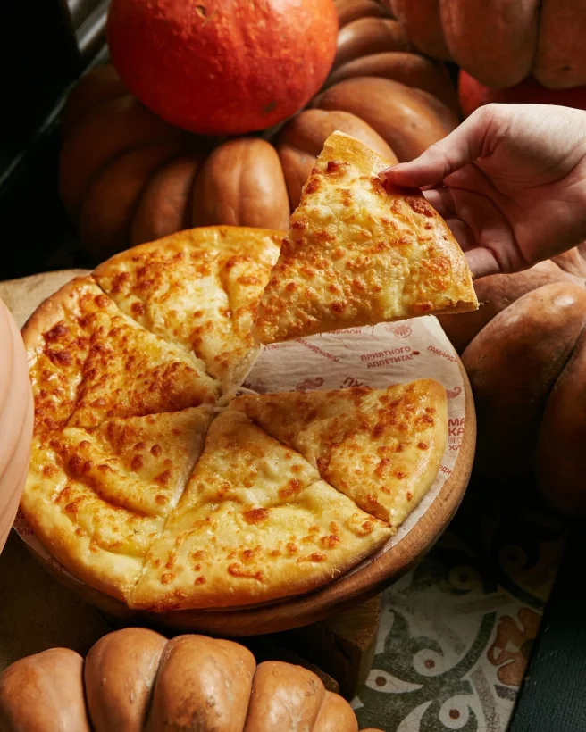 Интерьер/Экстерьер/Банкетная зона/Бар/Стол для двоих/Вход/Главный зал/Lounge зона ресторан ПхалиХинкали фото