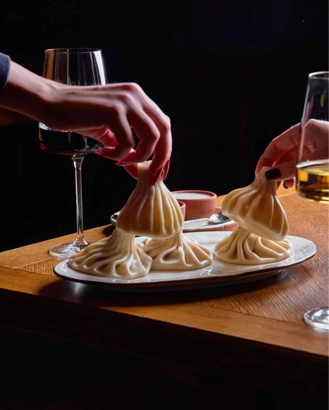 Интерьер/Экстерьер/Банкетная зона/Бар/Стол для двоих/Вход/Главный зал/Lounge зона ресторан Хачо и Пури фото