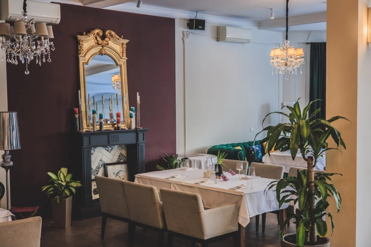 Малый зал Queen's Lake