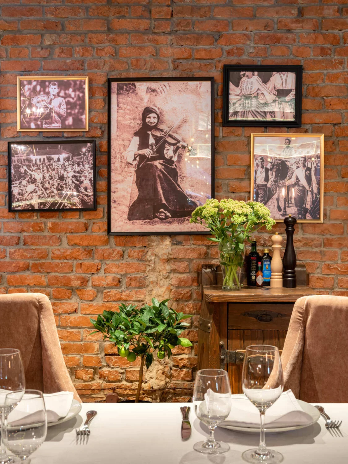 Интерьер/Экстерьер/Банкетная зона/Бар/Стол для двоих/Вход/Главный зал/Lounge зона ресторан Субботица Фили фото