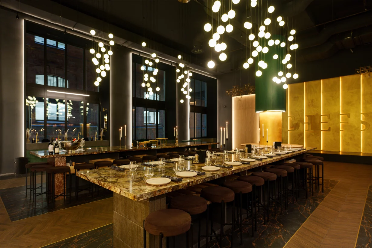 Интерьер/Экстерьер/Банкетная зона/Бар/Стол для двоих/Вход/Главный зал/Lounge зона кулинарная студия Chefs Eatertainment фото