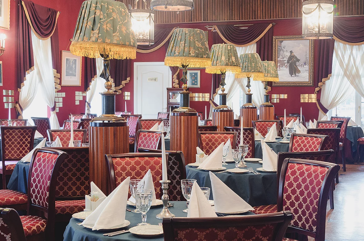 Взбитые сливки с привкусом морошки. "Литературное кафе"