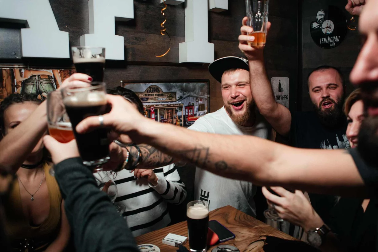 Интерьер/Экстерьер/Банкетная зона/Бар/Стол для двоих/Вход/Главный зал/Lounge зона гастробар N. I. G. D. E фото