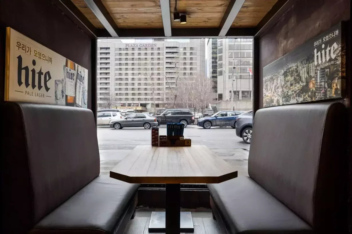 Интерьер/Экстерьер/Банкетная зона/Бар/Стол для двоих/Вход/Главный зал/Lounge зона ресторан Hite фото