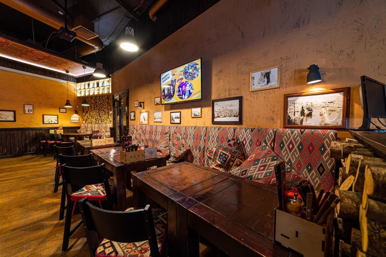 Интерьер/Экстерьер/Банкетная зона/Бар/Стол для двоих/Вход/Главный зал/Lounge зона ресторан ПхалиХинкали фото