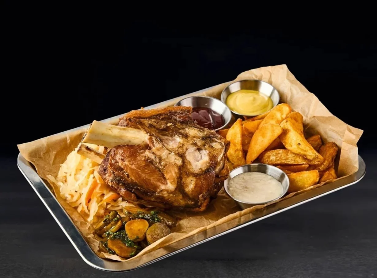 Интерьер/Экстерьер/Банкетная зона/Бар/Стол для двоих/Вход/Главный зал/Lounge зона бар Gellert Bar фото