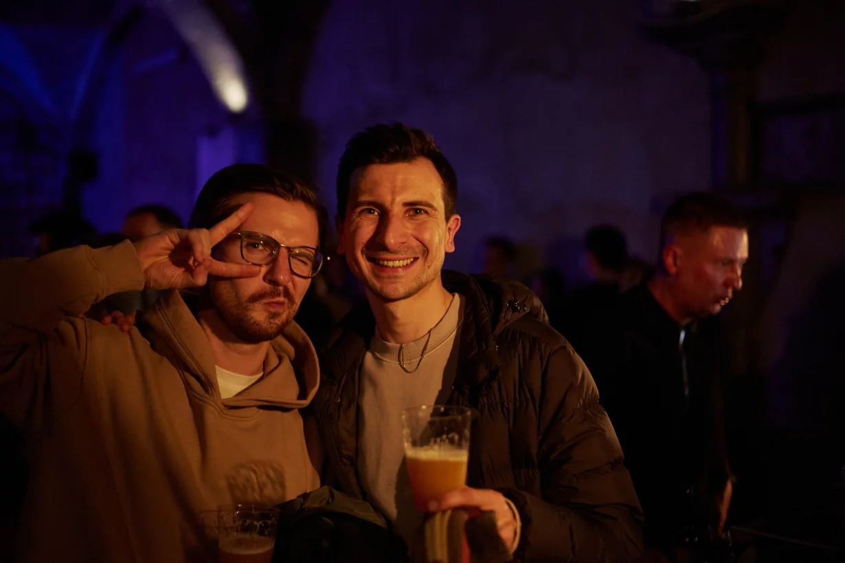 Интерьер/Экстерьер/Банкетная зона/Бар/Стол для двоих/Вход/Главный зал/Lounge зона бар AF Brew Taproom фото