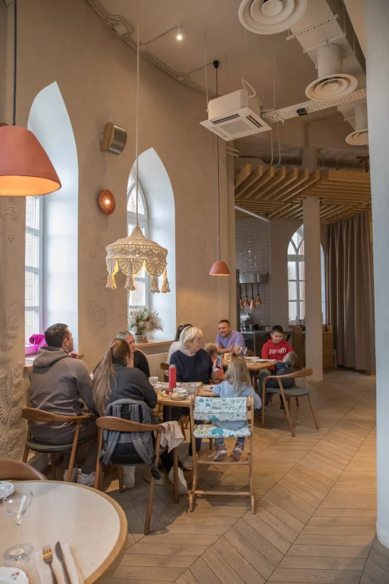 Интерьер/Экстерьер/Банкетная зона/Бар/Стол для двоих/Вход/Главный зал/Lounge зона ресторан Есения фото