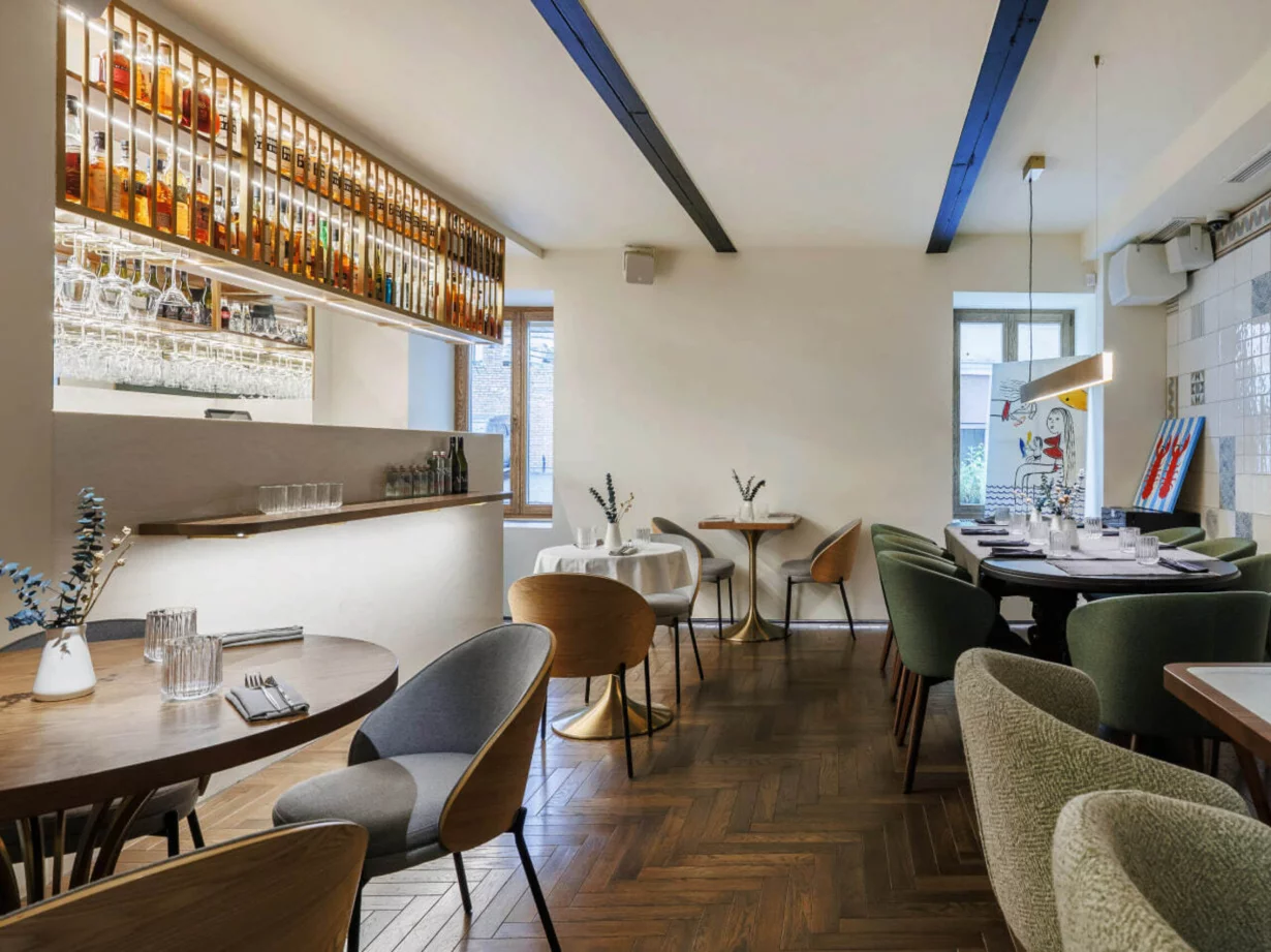 Интерьер/Экстерьер/Банкетная зона/Бар/Стол для двоих/Вход/Главный зал/Lounge зона ресторан Kale Bistro&Bar фото