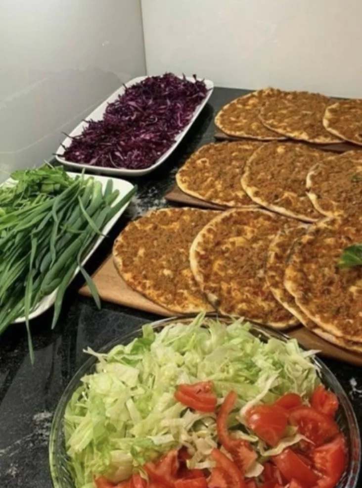 Интерьер/Экстерьер/Банкетная зона/Бар/Стол для двоих/Вход/Главный зал/Lounge зона кафе Первый турецкий фото