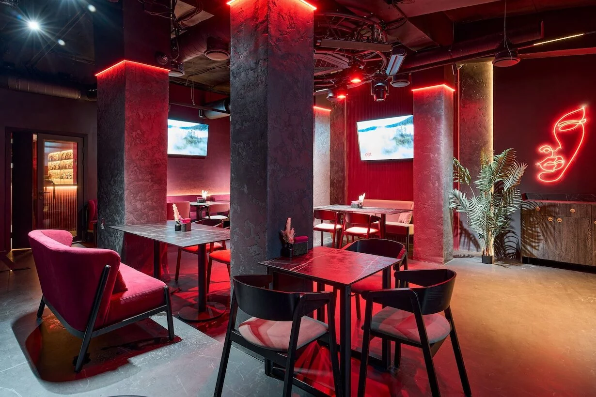 Интерьер/Экстерьер/Банкетная зона/Бар/Стол для двоих/Вход/Главный зал/Lounge зона караоке-клуб Гримёрка фото