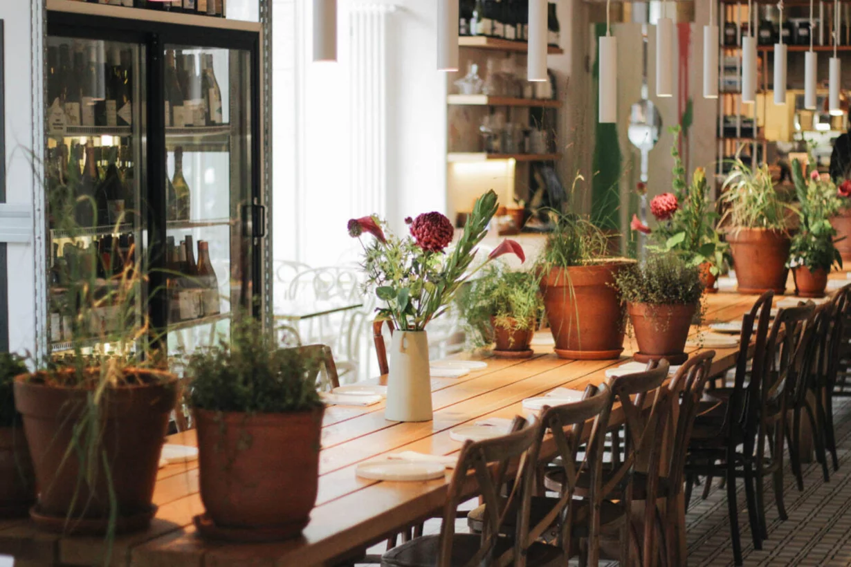 Интерьер/Экстерьер/Банкетная зона/Бар/Стол для двоих/Вход/Главный зал/Lounge зона ресторан Animals фото