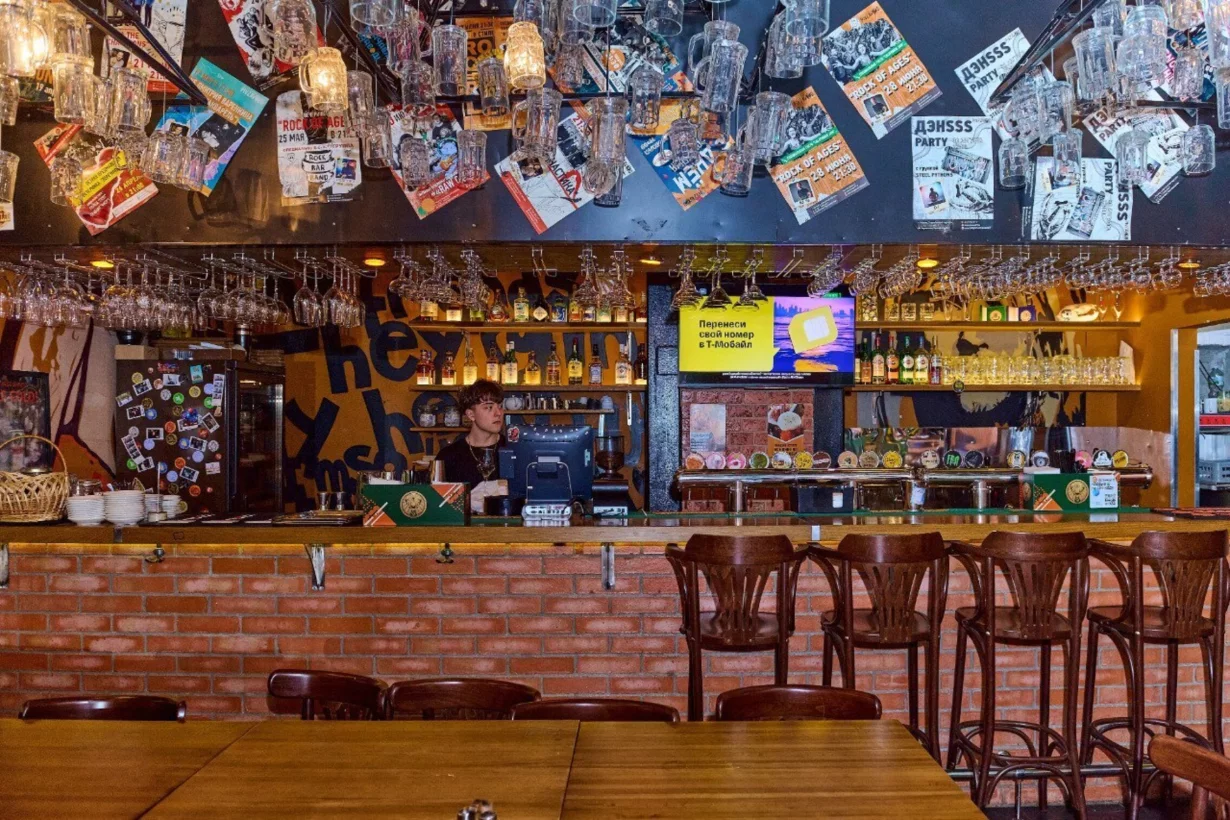 Интерьер/Экстерьер/Банкетная зона/Бар/Стол для двоих/Вход/Главный зал/Lounge зона бар Pivzavod77 фото