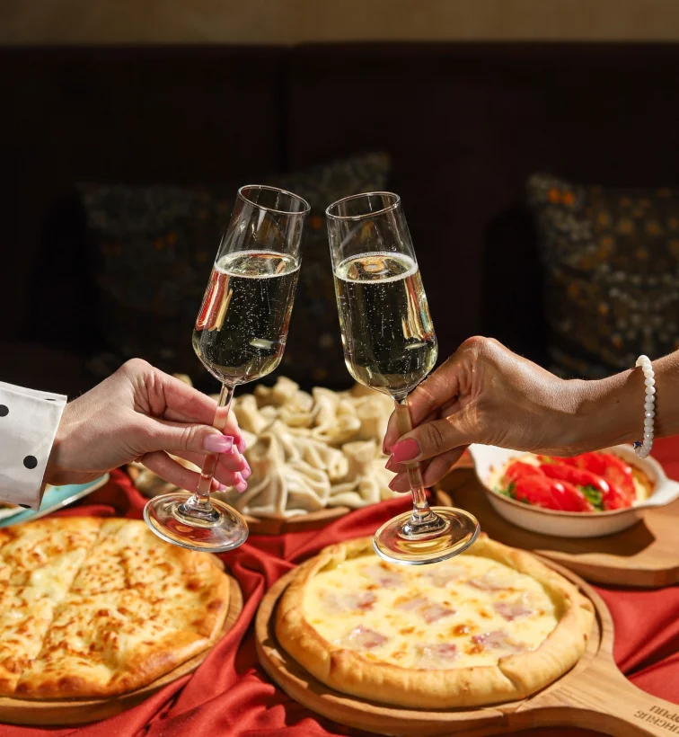 Интерьер/Экстерьер/Банкетная зона/Бар/Стол для двоих/Вход/Главный зал/Lounge зона ресторан Грузинские истории фото