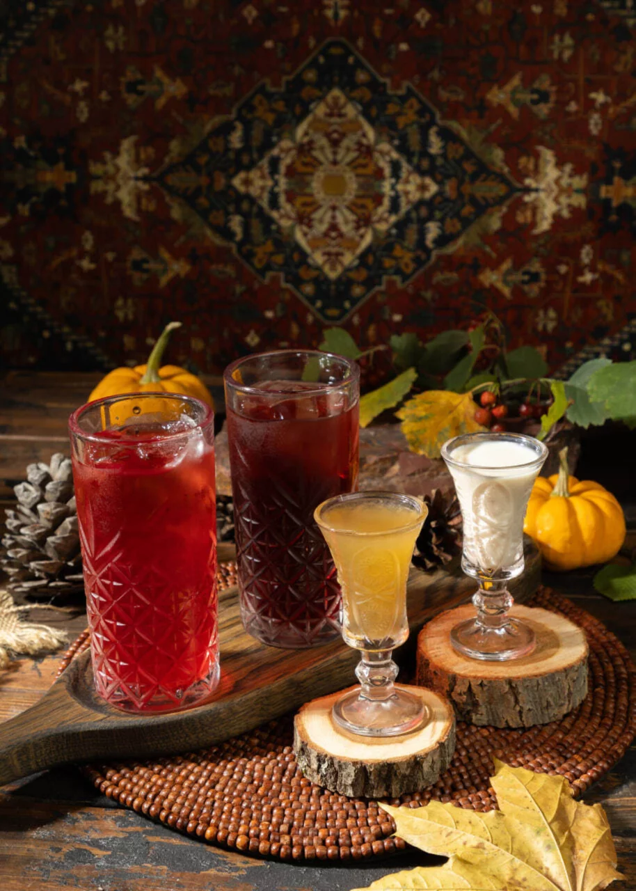 Интерьер/Экстерьер/Банкетная зона/Бар/Стол для двоих/Вход/Главный зал/Lounge зона рюмочная Курорт фото